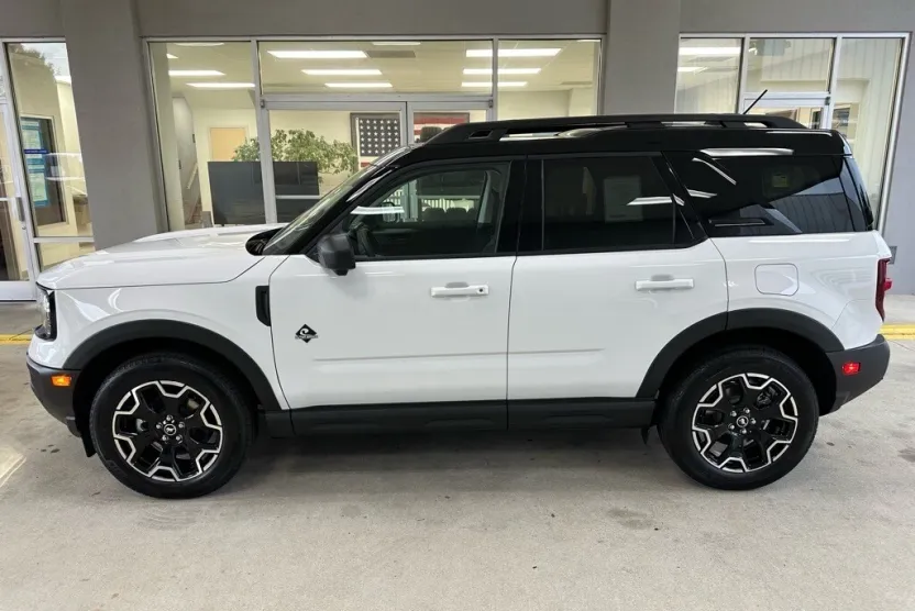 2025 Ford Bronco Sport Outer Banks photo 1