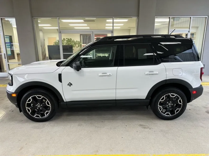 2025 Ford Bronco Sport Outer Banks photo 1