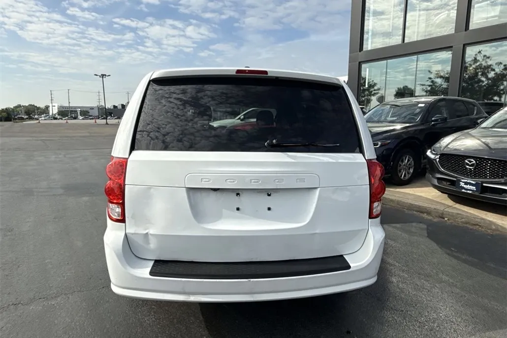 2017 Dodge Grand Caravan SE photo 1