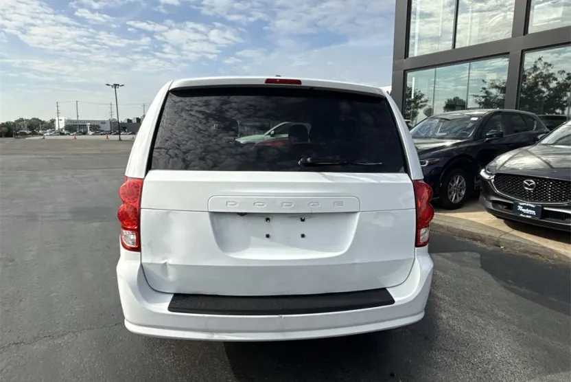 2017 Dodge Grand Caravan SE photo 1