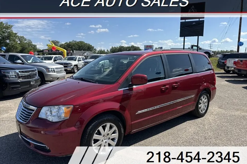 2015 Chrysler Town & Country Touring photo 1