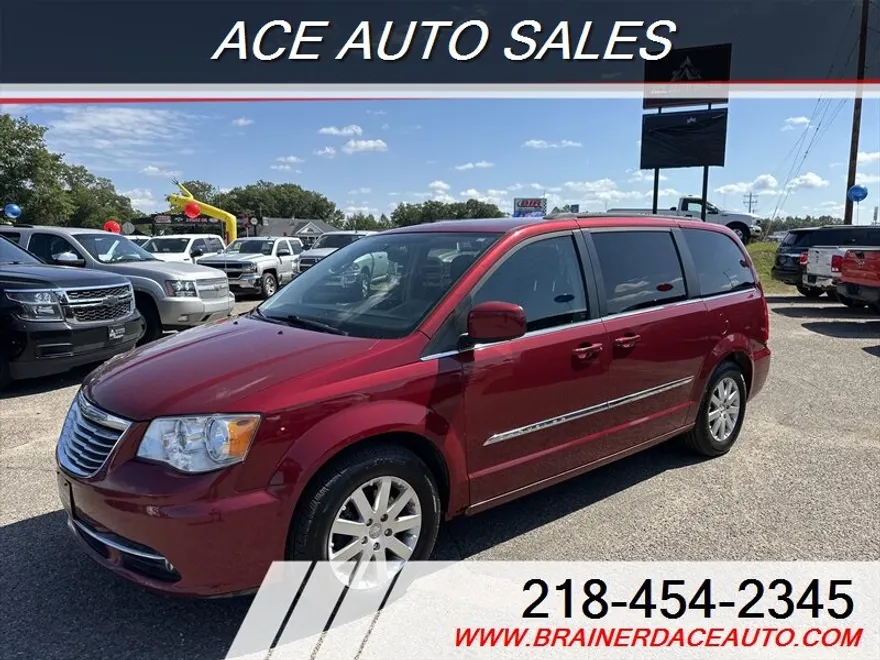 2015 Chrysler Town & Country Touring photo 1