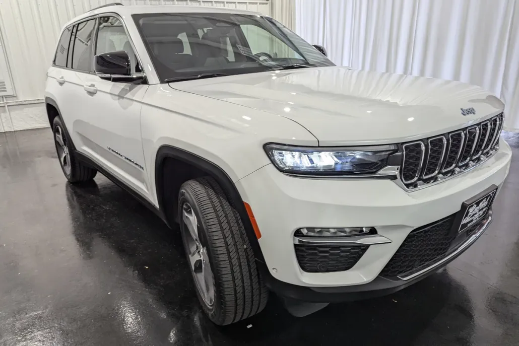 2023 Jeep Cherokee 4xe photo 1