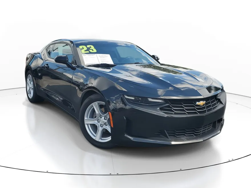 2023 Chevrolet Camaro 1LT photo 1
