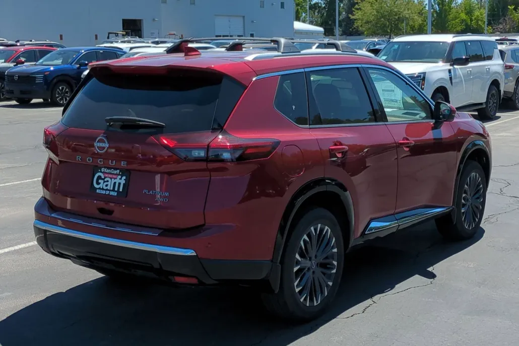 2025 Nissan Rogue Platinum photo 1