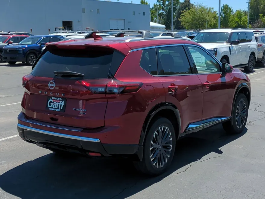 2025 Nissan Rogue Platinum photo 1