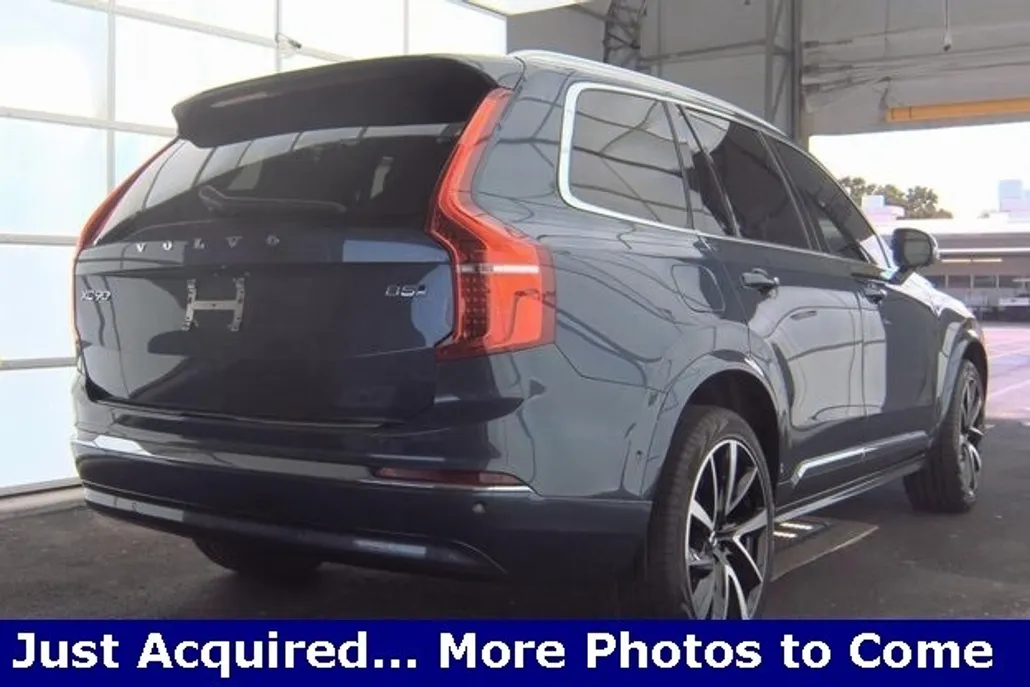 2024 Volvo XC90 B5 Plus photo 1
