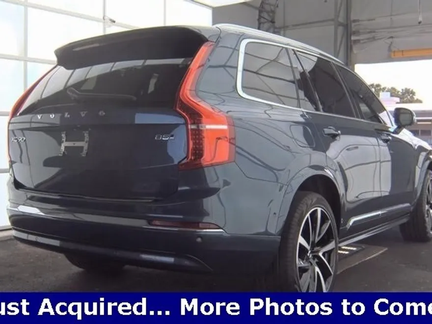 2024 Volvo XC90 B5 Plus photo 1