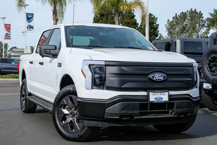 2024 Ford F-150 Lightning photo 1