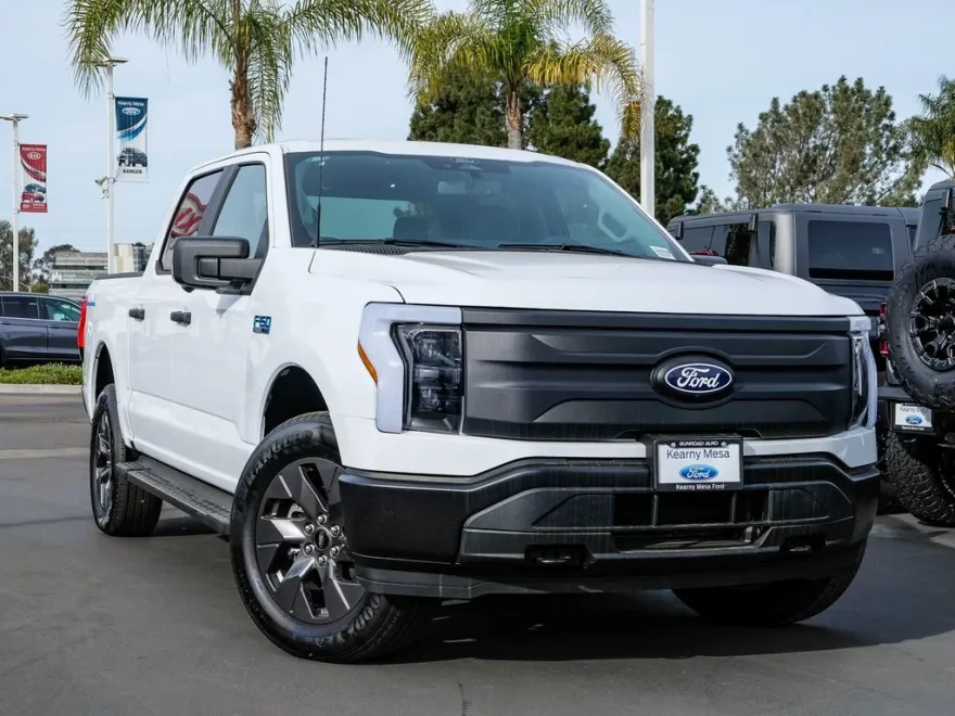 2024 Ford F-150 Lightning photo 1