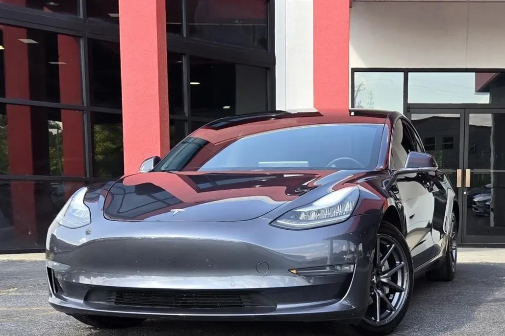 2019 Tesla Model 3 Long Range photo 1