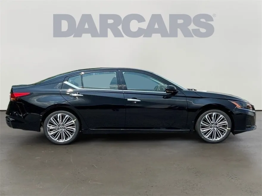 2025 Nissan Altima 2.5 SL photo 1