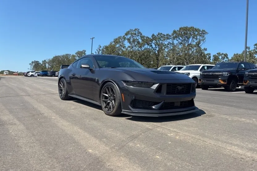2024 Ford Mustang Dark Horse photo 1