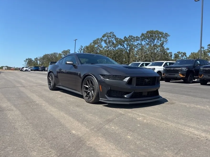 2024 Ford Mustang Dark Horse photo 1