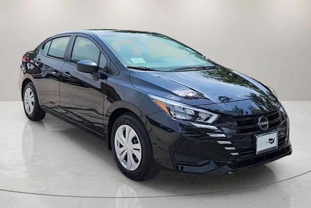 2025 Nissan Versa S photo 1