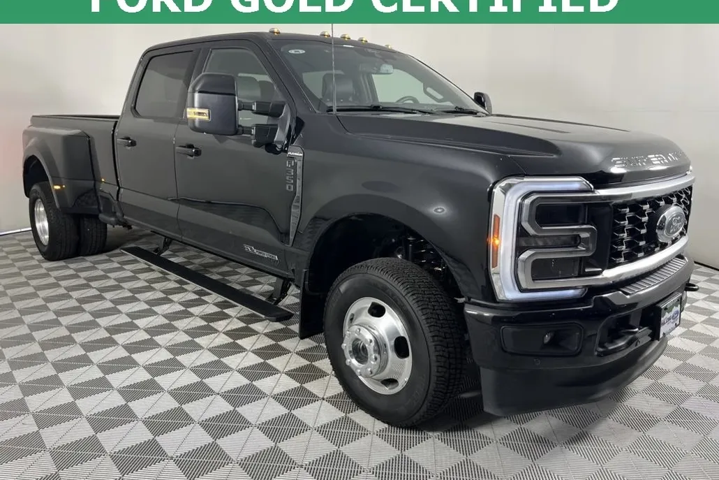 2025 Ford F-350 Platinum photo 1