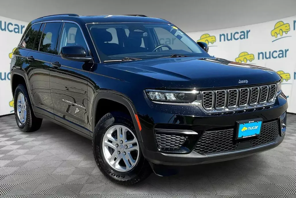 2022 Jeep Grand Cherokee Laredo photo 1