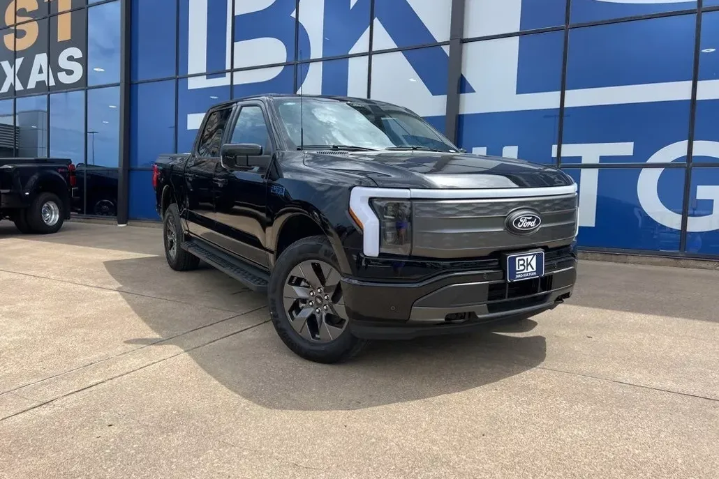 2025 Ford F-150 Lightning Lariat photo 1