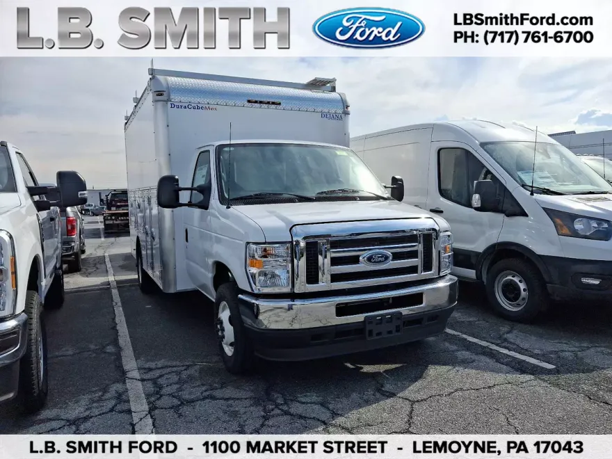 2025 Ford E-450 photo 1