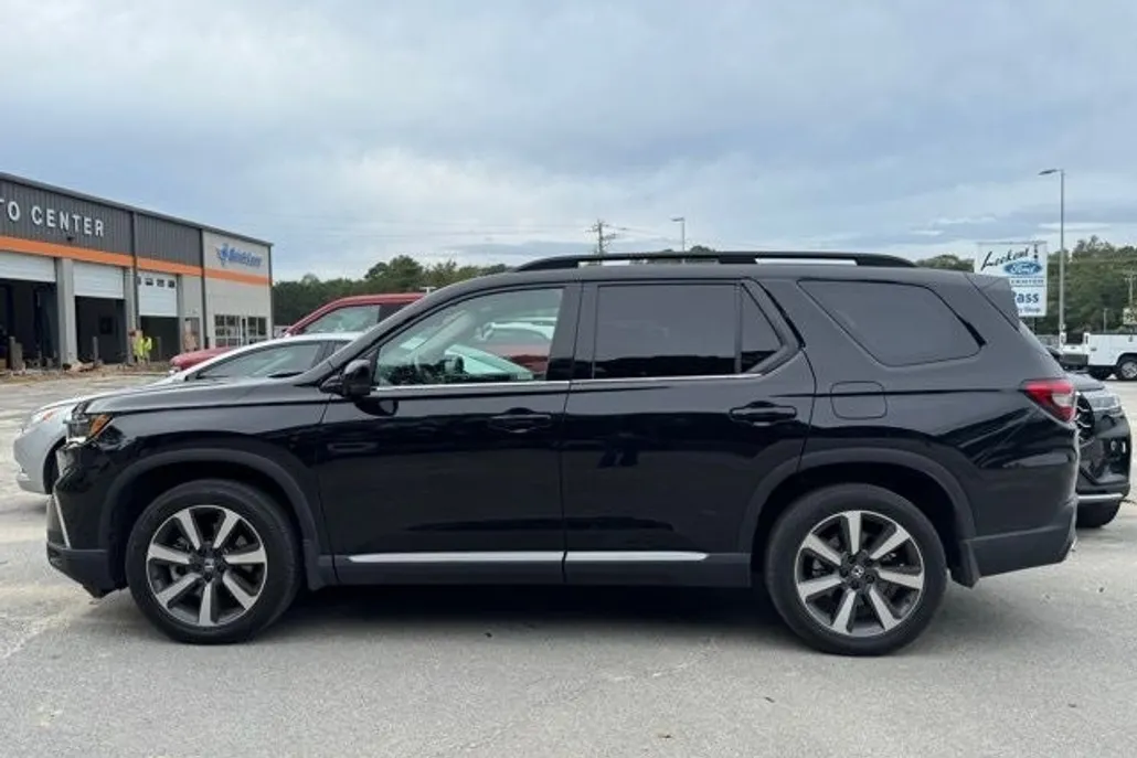 2024 Honda Pilot Touring photo 1