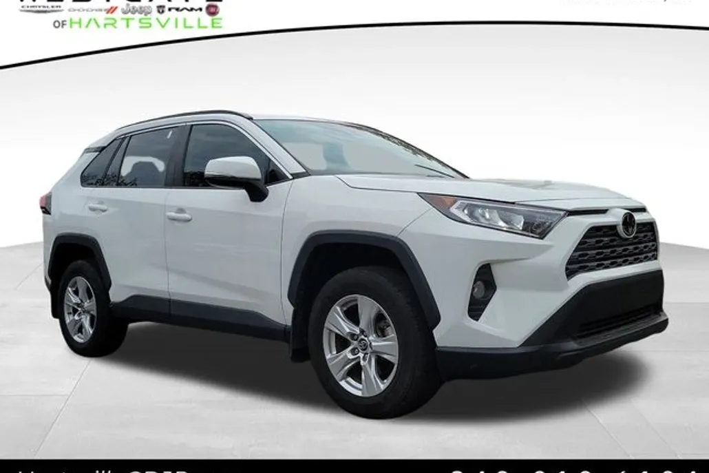 2019 Toyota RAV4 XLE photo 1