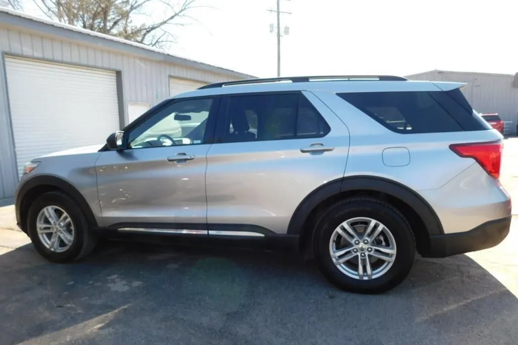 2020 Ford Explorer XLT photo 1