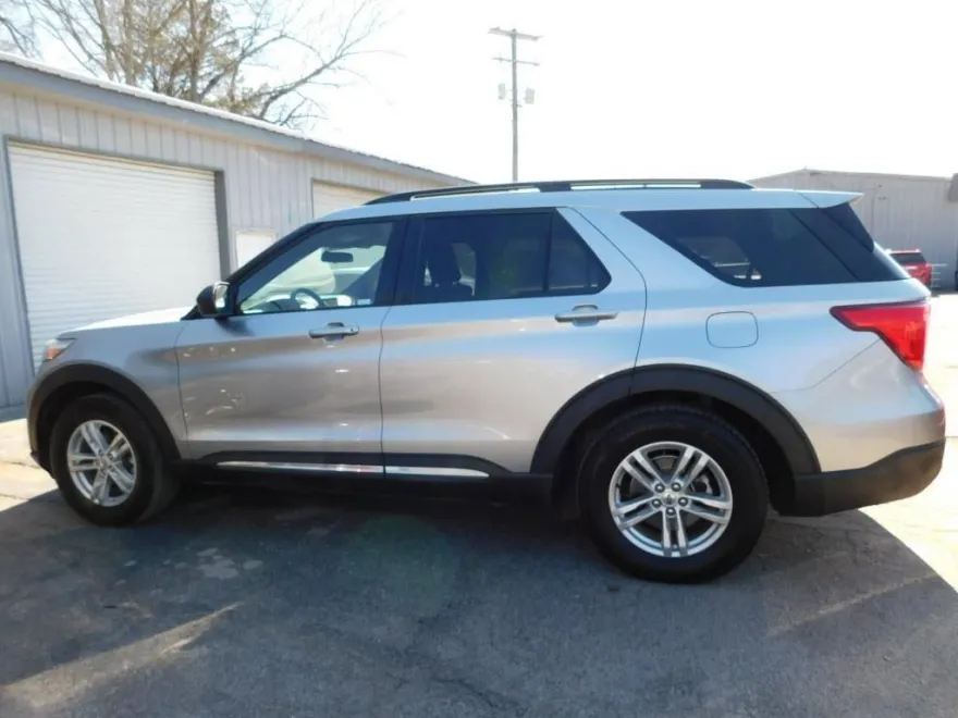 2020 Ford Explorer XLT photo 1