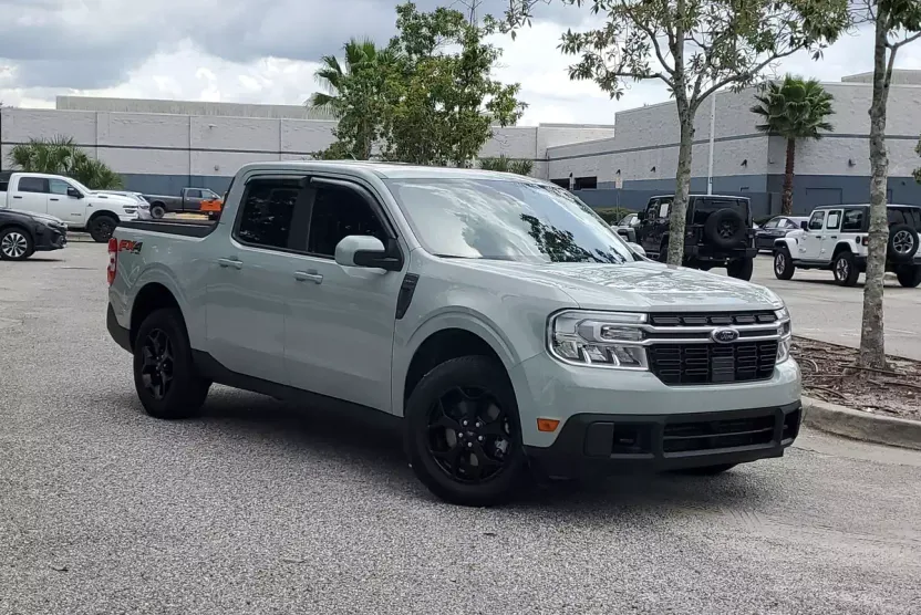 2022 Ford Maverick Lariat photo 1