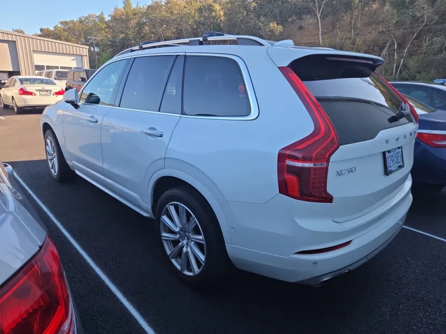 2017 Volvo XC90 Momentum photo 1