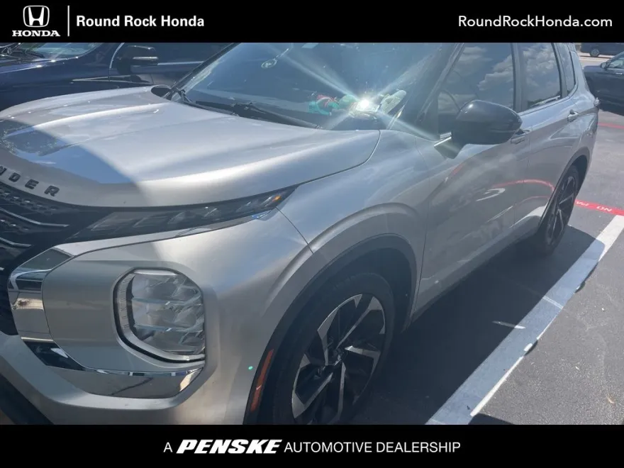 2022 Mitsubishi Outlander ES photo 1