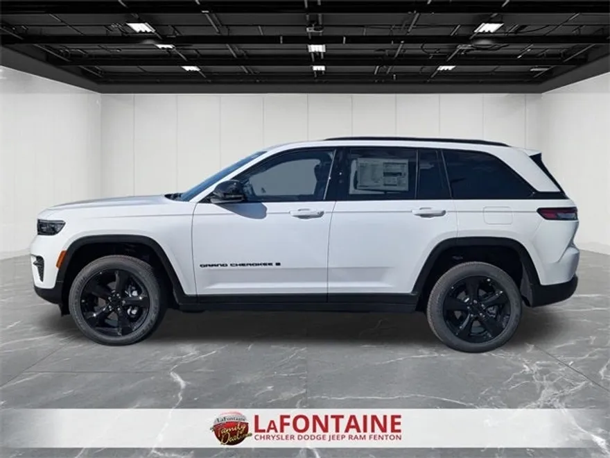 2025 Jeep Grand Cherokee Altitude photo 1