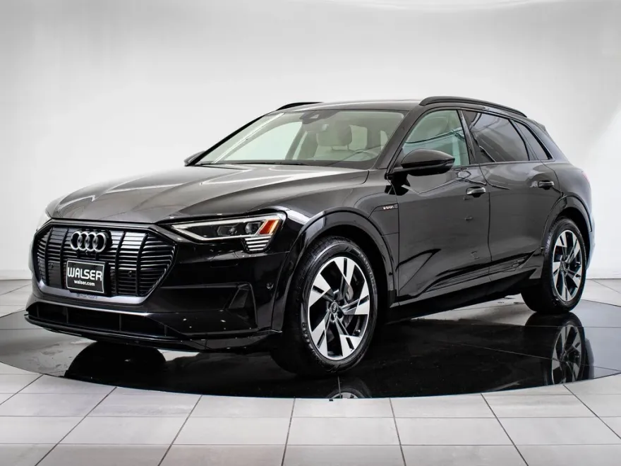 2022 Audi e-tron Premium photo 1