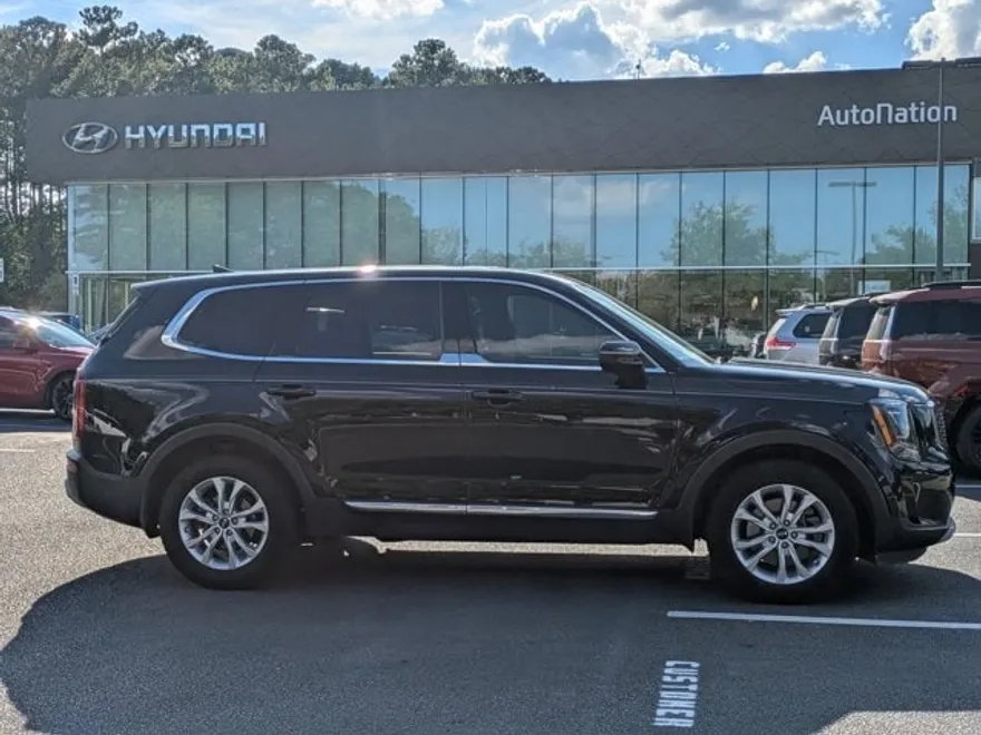 2021 Kia Telluride LX photo 1