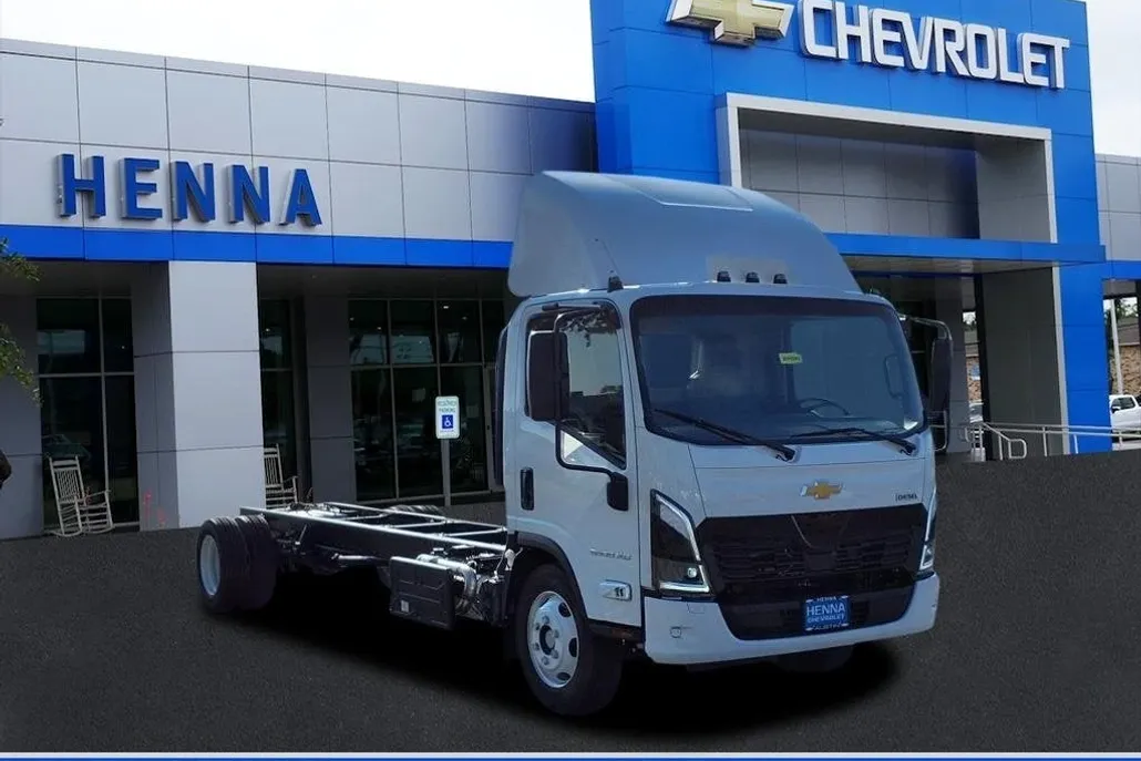 2025 Chevrolet Silverado photo 1