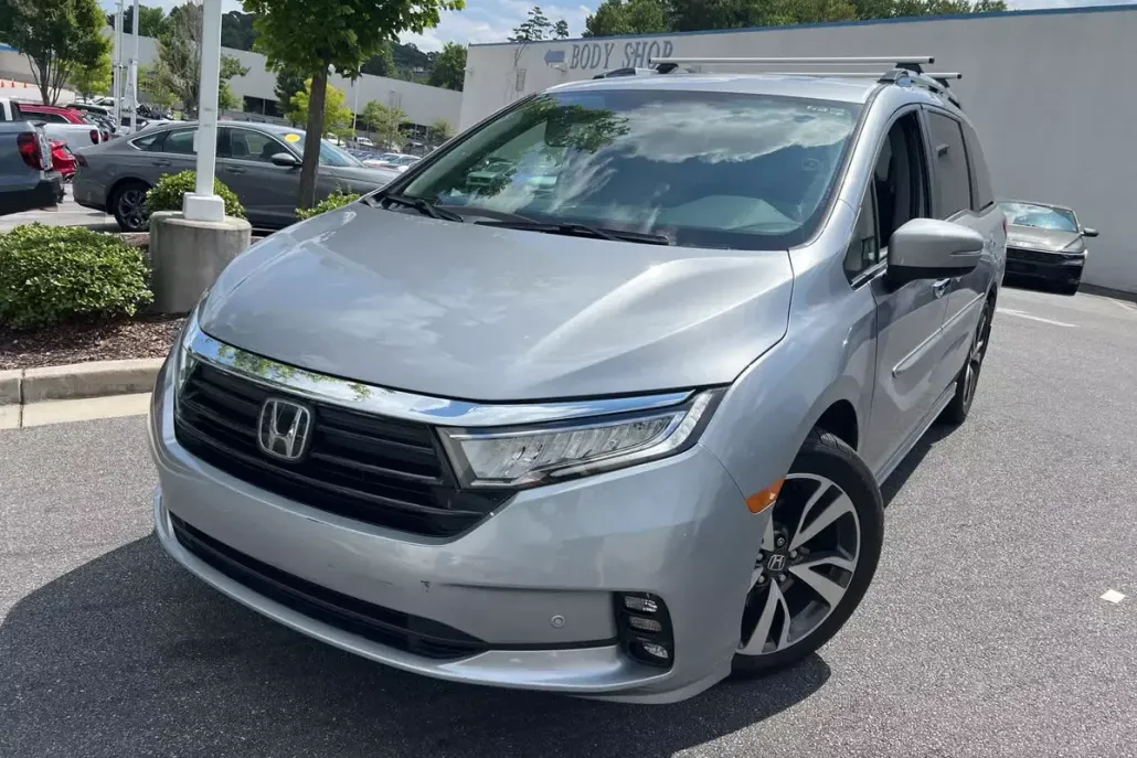 2023 Honda Odyssey Touring photo 1