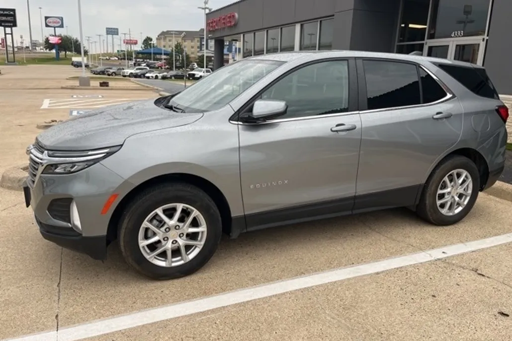 2024 Chevrolet Equinox LT photo 1