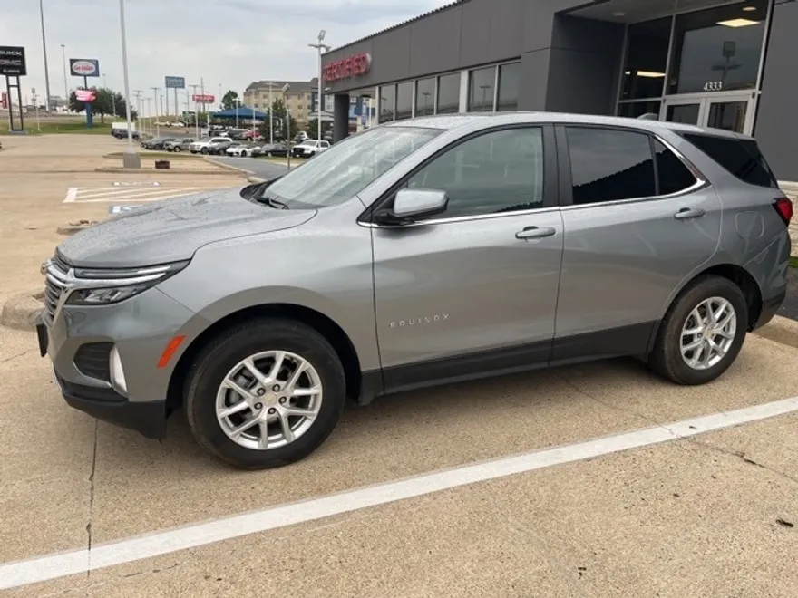 2024 Chevrolet Equinox LT photo 1