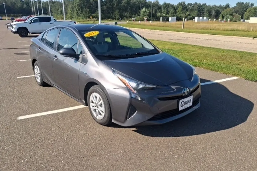 2017 Toyota Prius Two photo 1