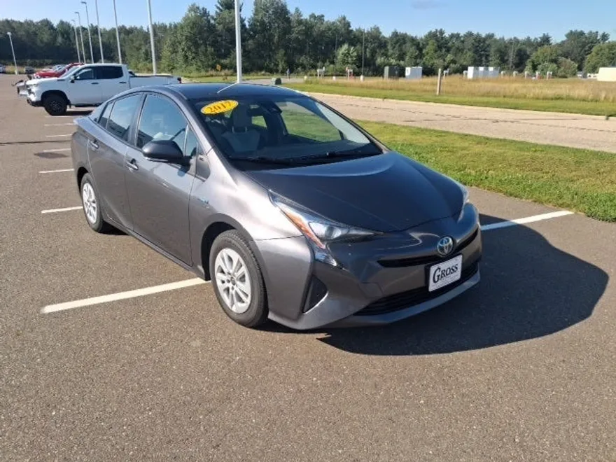 2017 Toyota Prius Two photo 1