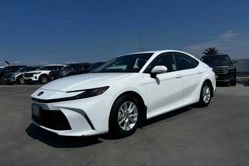 2025 Toyota Camry LE photo 1