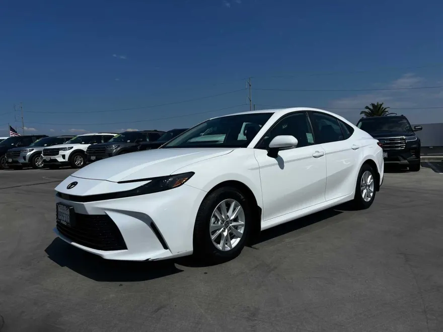 2025 Toyota Camry LE photo 1