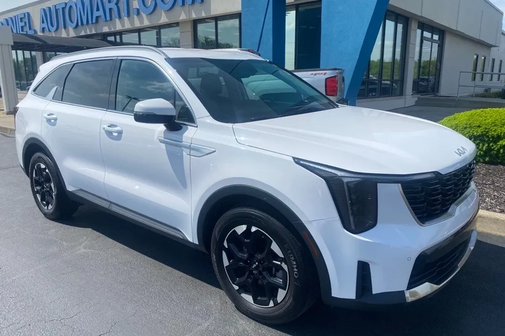 2024 Kia Sorento S photo 1