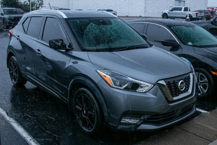 2020 Nissan Kicks SR photo 1