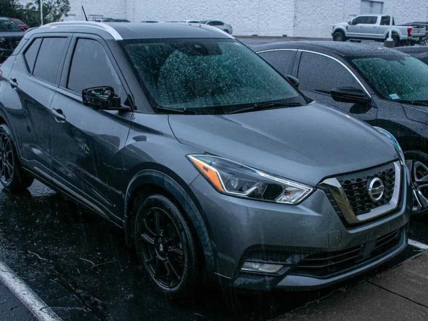 2020 Nissan Kicks SR photo 1