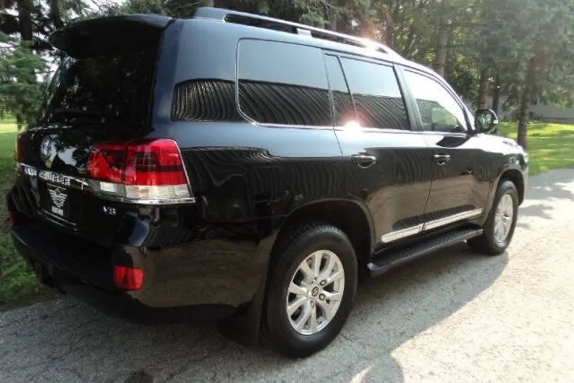 2017 Toyota Land Cruiser photo 1