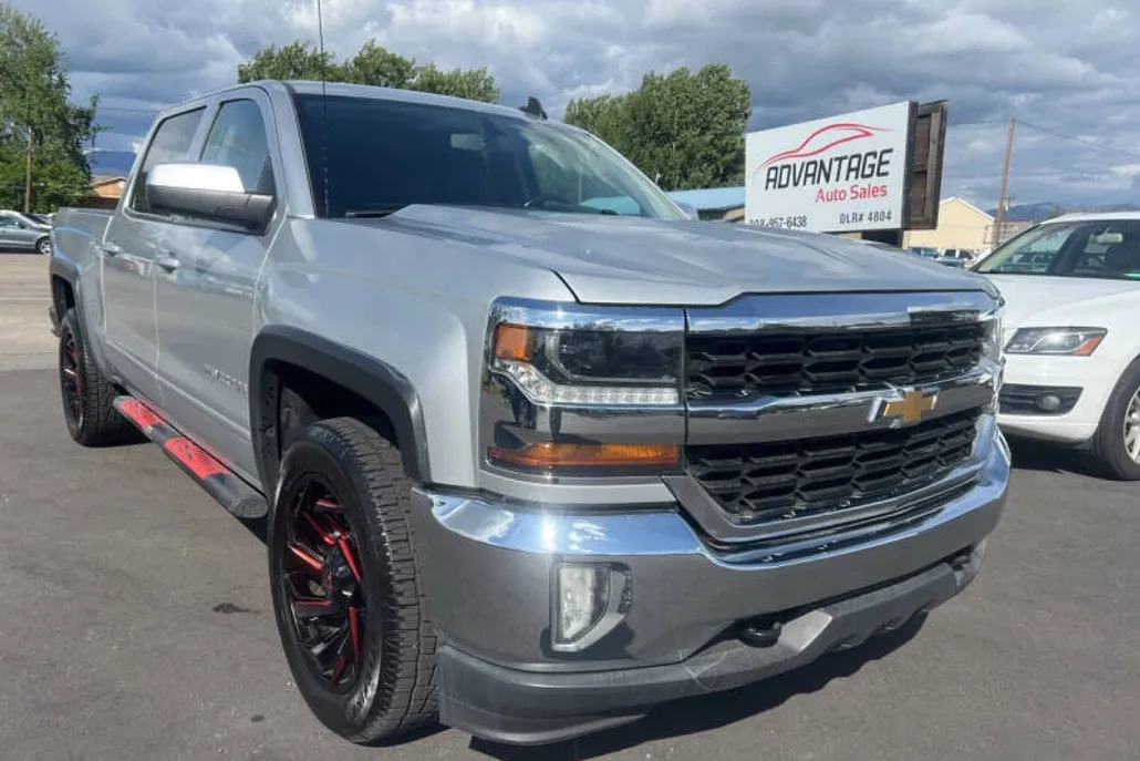 2017 Chevrolet Silverado 1500 LT photo 1