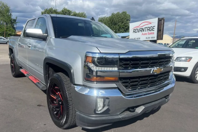 2017 Chevrolet Silverado 1500 LT photo 1
