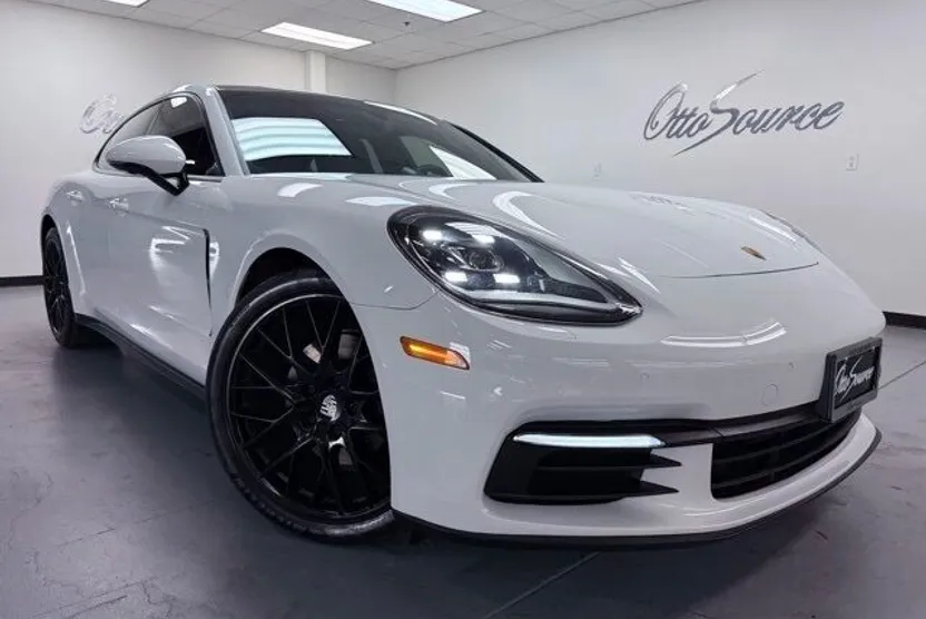 2020 Porsche Panamera 4 photo 1