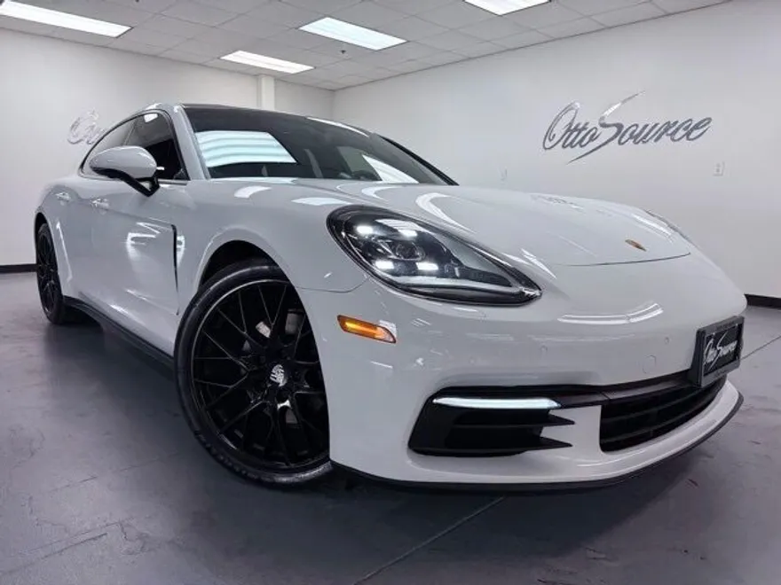 2020 Porsche Panamera 4 photo 1