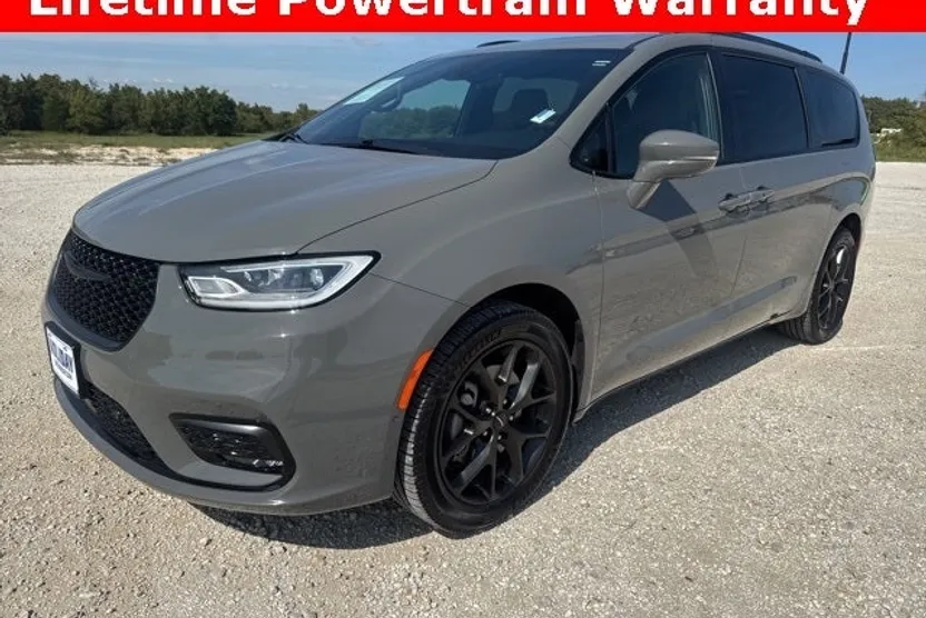 2022 Chrysler Pacifica Limited photo 1